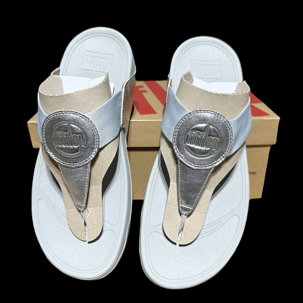 FitFlop Walkstar Toe-Post Sandals Flip Flops Silver Size US 8.5 / EUR‎ 40 - NEW - Picture 2 of 6